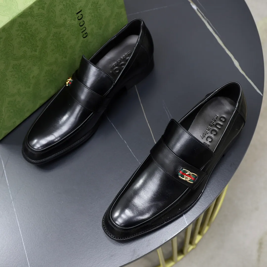 Men's shoes: 250🙅‍♂️🙅‍♂️🙅‍♂️Niuli Brand: GUCCI Size: 38-44 (45 can be customized) Level: Counter classic Material: Original soft cowhide upper Comfortable cowhide lining Original lightweight outsole Style category: Business casual footwear Driving leather shoes Color: Actual picture color